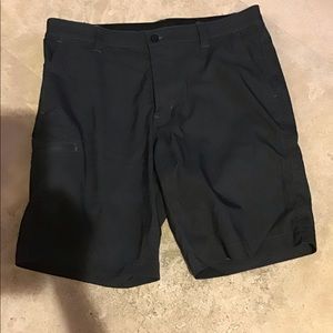 Men’s golf shorts